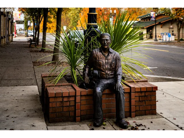 $299,900 | 488 B Street, Independence, OR 97351