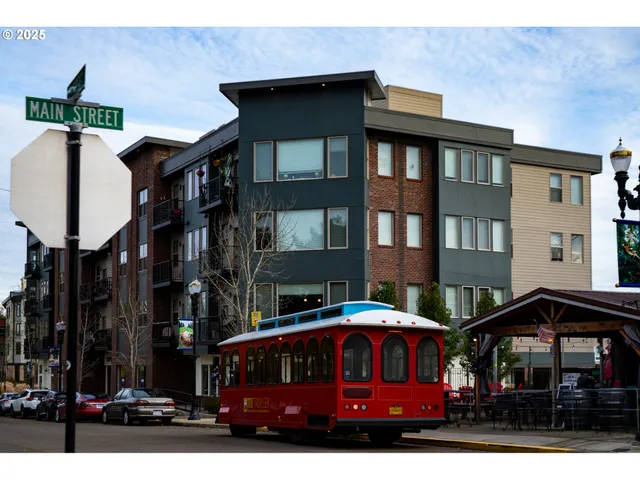 $299,900 | 488 B Street, Independence, OR 97351