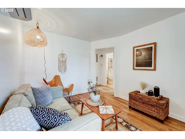 $299,900 | 488 B Street, Independence, OR 97351