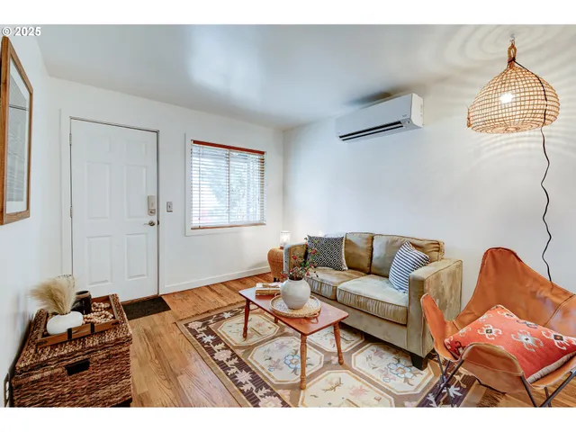 $299,900 | 488 B Street, Independence, OR 97351