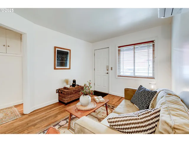 $299,900 | 488 B Street, Independence, OR 97351