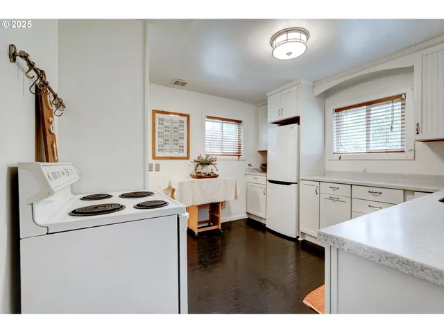 $299,900 | 488 B Street, Independence, OR 97351