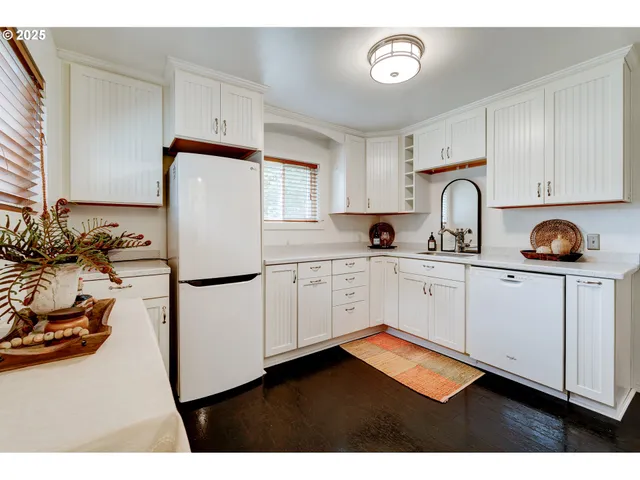 $299,900 | 488 B Street, Independence, OR 97351