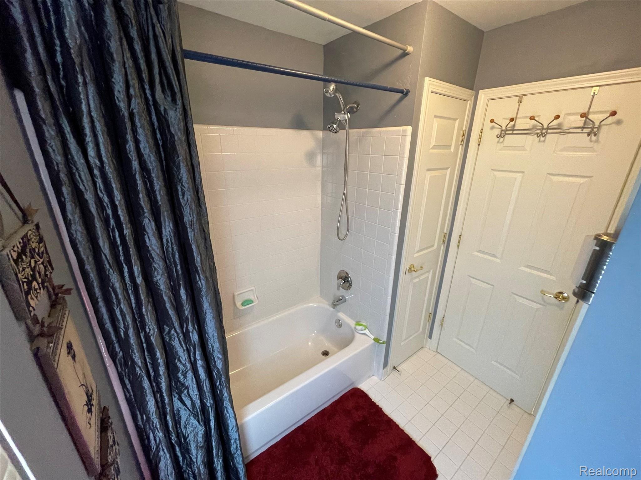 47687 Pavillon Road Canton, MI 48188 - Photo 43 of 70 Full Bath tub