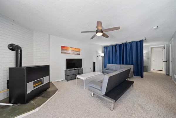 $2,000 | 21 Village West Drive, Unit 14, Alexandria, NH 03222