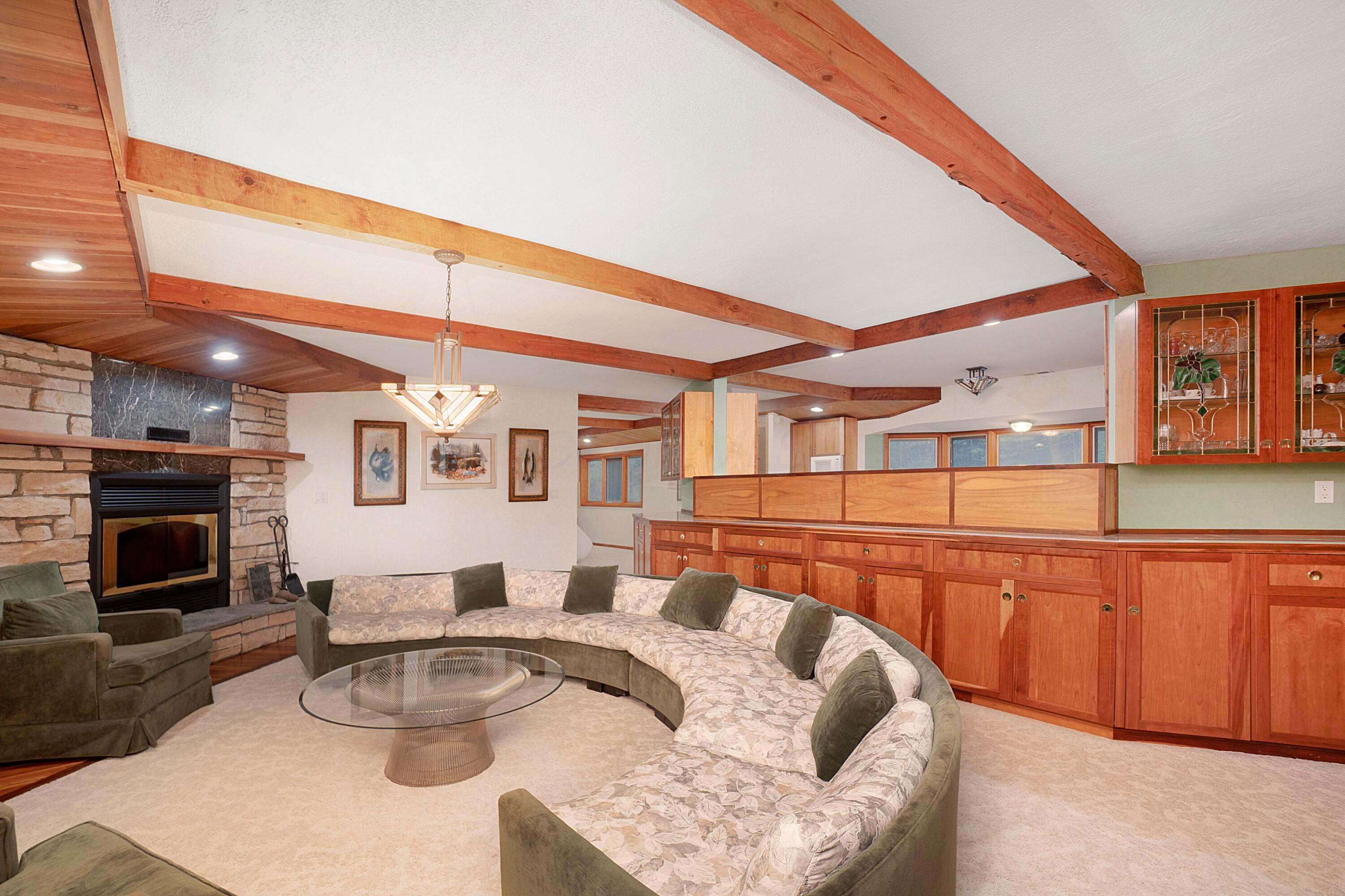 25779 Bailey Road Rockbridge, OH 43149 - Photo 29 of 89 Family room