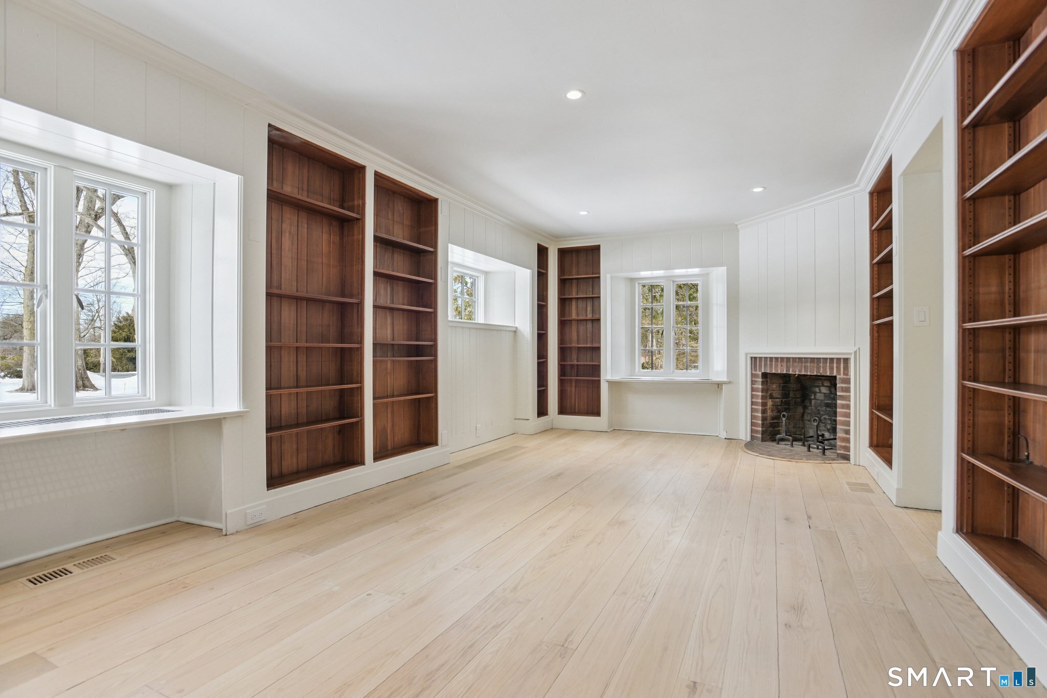 1085 Ridge Road Hamden, CT 06517 - Photo 13 of 38