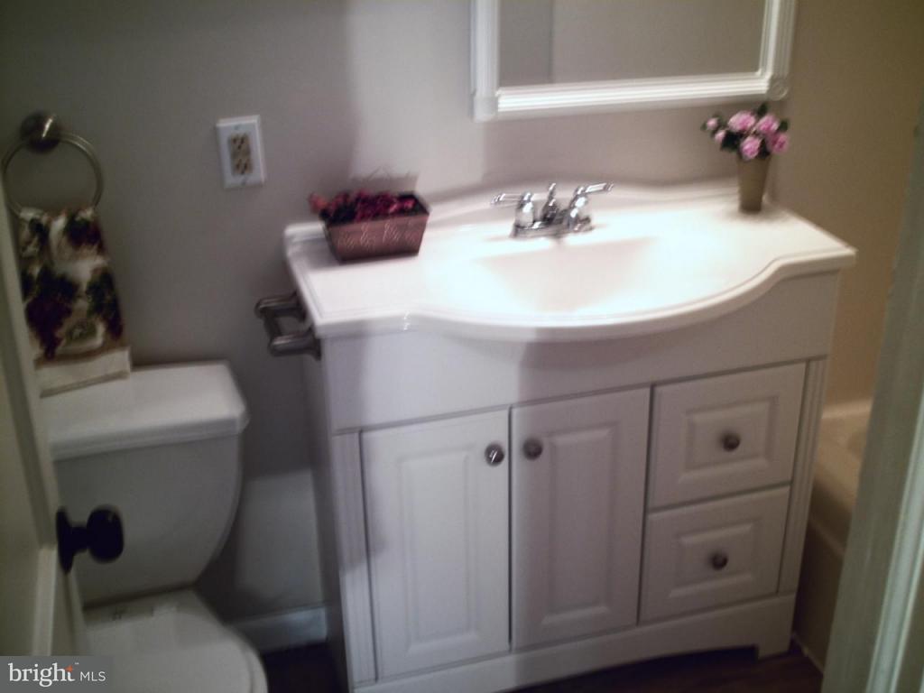 7 North New Street Lititz, PA 17543 - Photo 3 of 7 Gallery Image 3