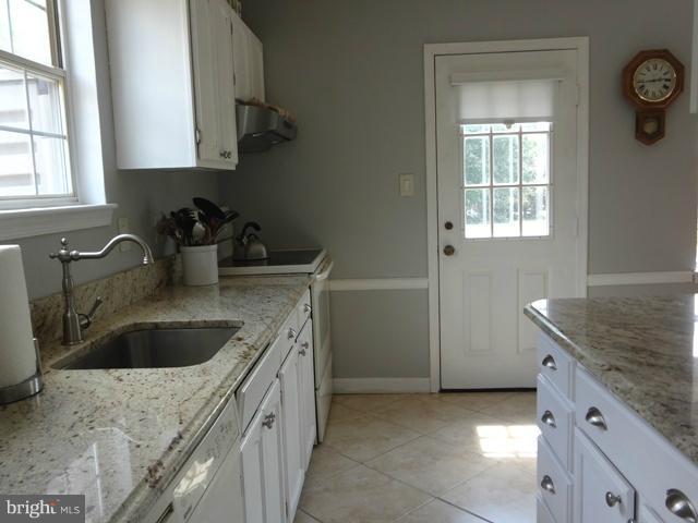 9229 Spring Acres Road Clinton, MD 20735 - Photo 18 of 23 Kitchen