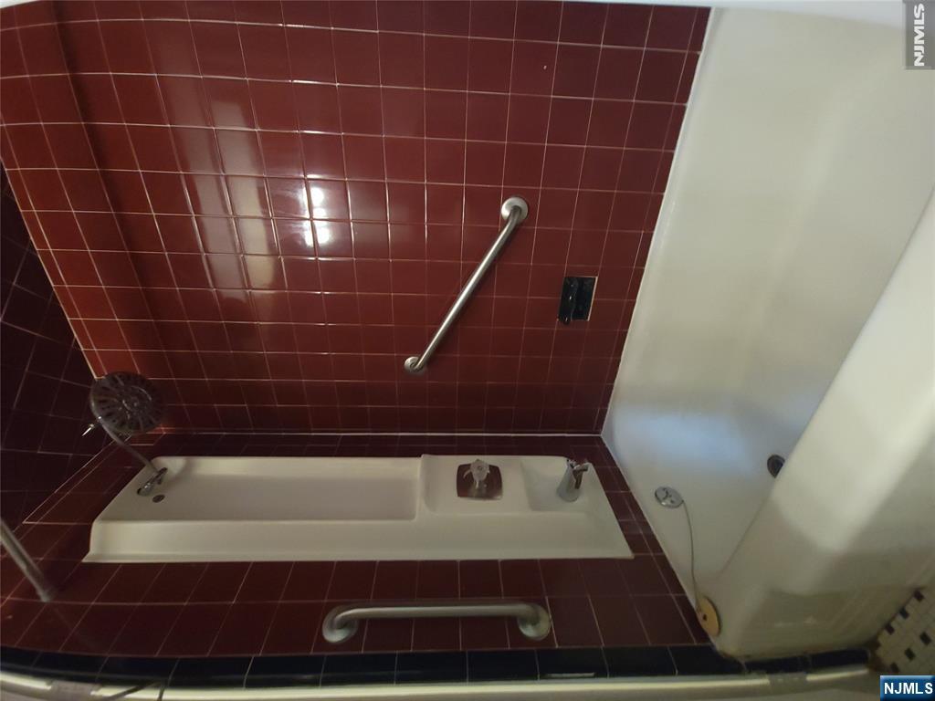 33 North Maple Avenue, Unit 1 LEFT Park Ridge, NJ 07656 - Photo 12 of 30 Gallery Image 12