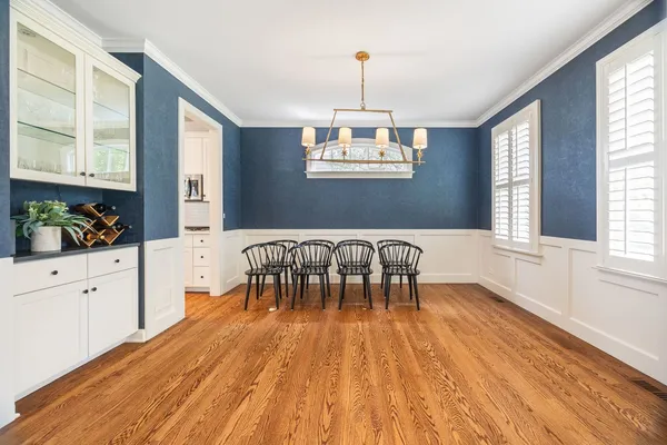 $7,500 | 735 West 8th Street, Hinsdale, IL 60521