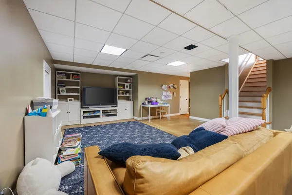 $7,500 | 735 West 8th Street, Hinsdale, IL 60521