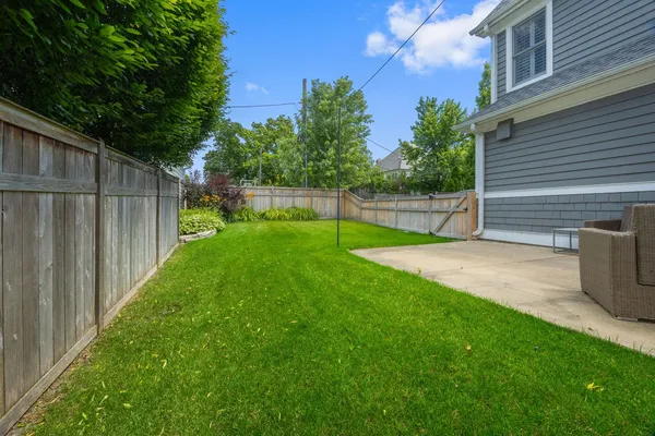 $7,500 | 735 West 8th Street, Hinsdale, IL 60521