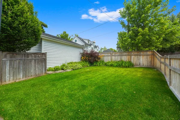 $7,500 | 735 West 8th Street, Hinsdale, IL 60521