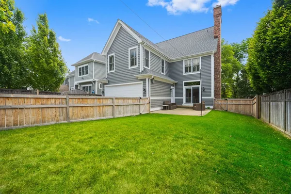 $7,500 | 735 West 8th Street, Hinsdale, IL 60521