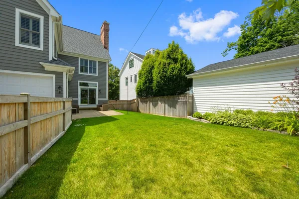 $7,500 | 735 West 8th Street, Hinsdale, IL 60521