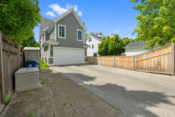 $7,500 | 735 West 8th Street, Hinsdale, IL 60521