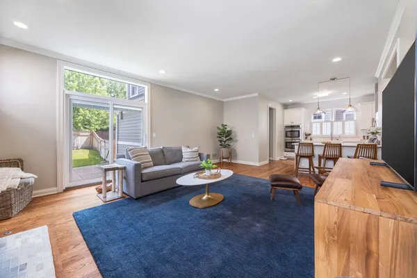 $7,500 | 735 West 8th Street, Hinsdale, IL 60521