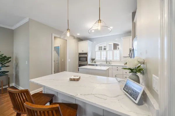 $7,500 | 735 West 8th Street, Hinsdale, IL 60521