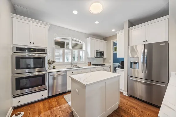 $7,500 | 735 West 8th Street, Hinsdale, IL 60521