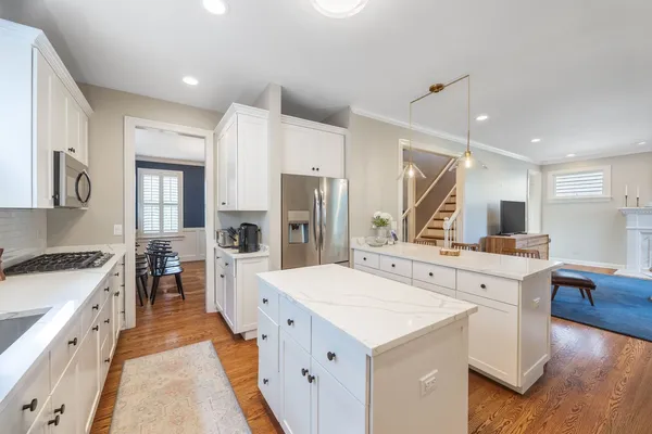 $7,500 | 735 West 8th Street, Hinsdale, IL 60521