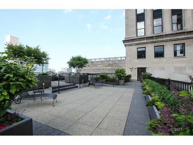 310 South Michigan Avenue, Unit 2206 Chicago, IL 60604 - Photo 11 of 15
