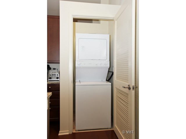 310 South Michigan Avenue, Unit 2206 Chicago, IL 60604 - Photo 9 of 15