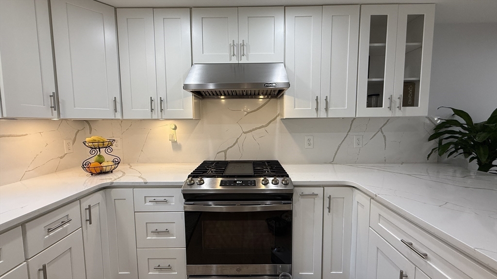 52 Jericho Road, Unit 52 Weston, MA 02493 - Photo 3 of 25