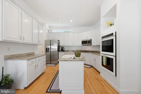 $1,295,000 | 308 Barnside Place, Rockville, MD 20850