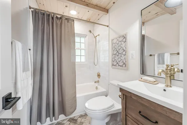 $375,000 | 70 Arrowood Road, Linden, VA 22642