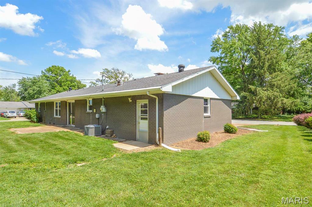 37 Hemlock Drive Belleville, IL 62221 - Photo 8 of 37