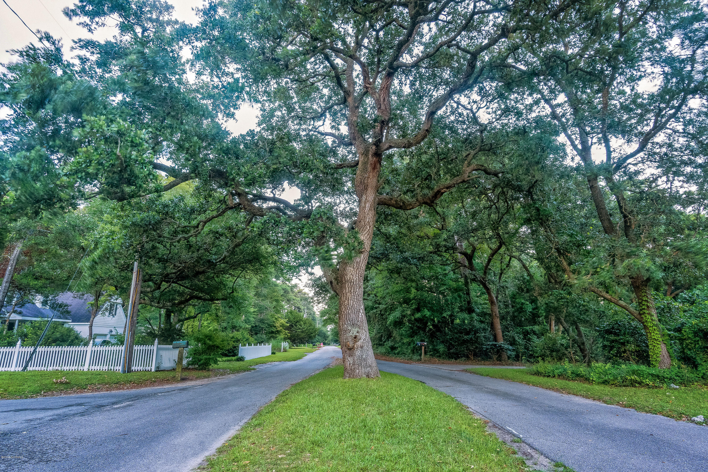 205 Coventry Road Morehead City, NC 28557 - Photo 5 of 18 Picturesque Lanes