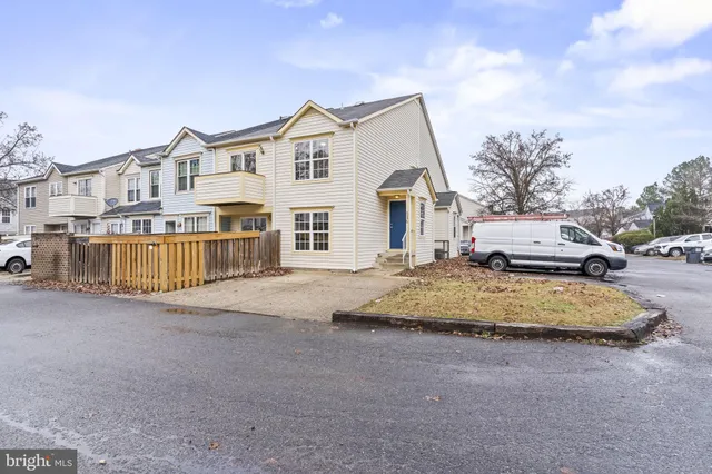 $2,100 | 46359 Columbus Drive, Unit 608, Lexington Park, MD 20653