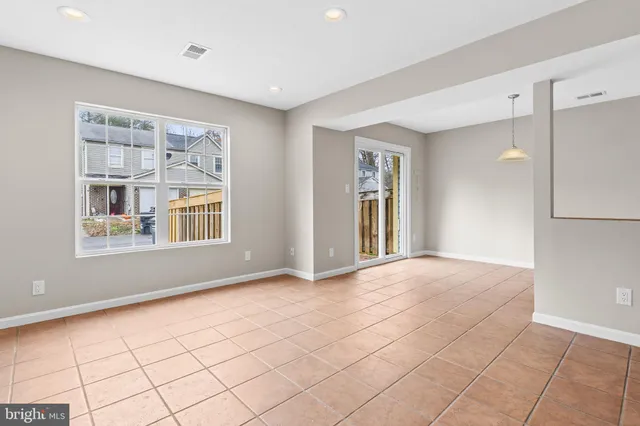 $2,100 | 46359 Columbus Drive, Unit 608, Lexington Park, MD 20653