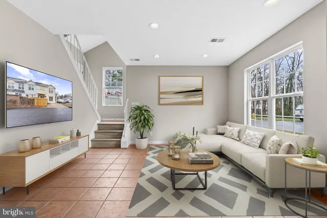 $2,100 | 46359 Columbus Drive, Unit 608, Lexington Park, MD 20653