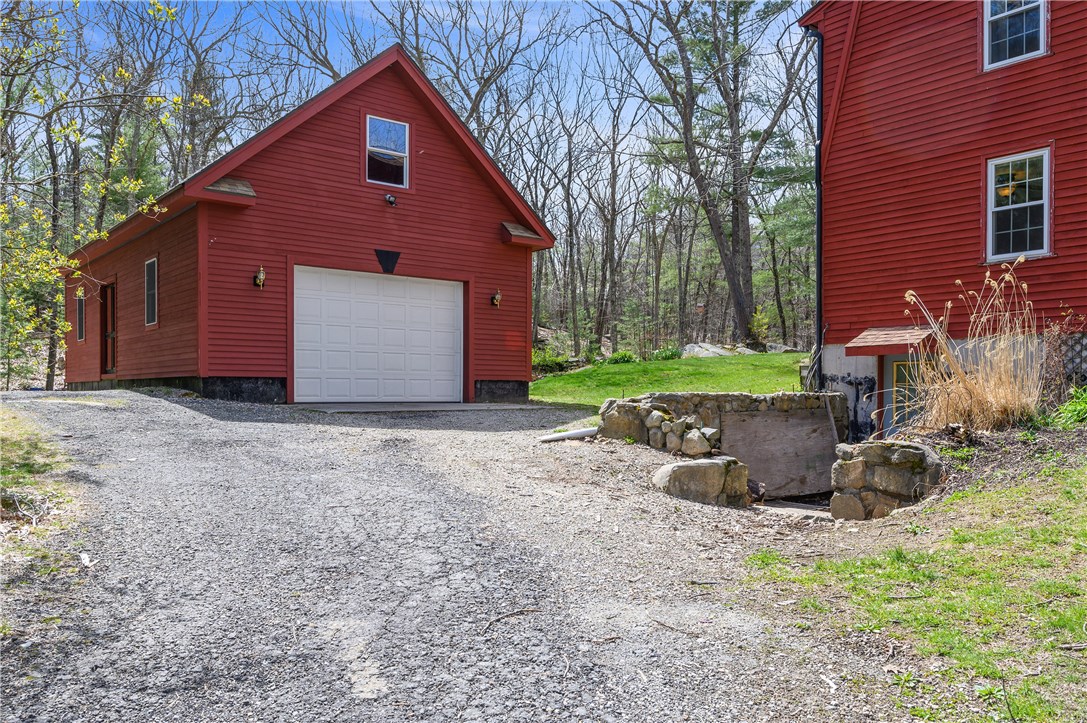 115 Log Road North Smithfield, RI 02830 - Photo 4 of 49