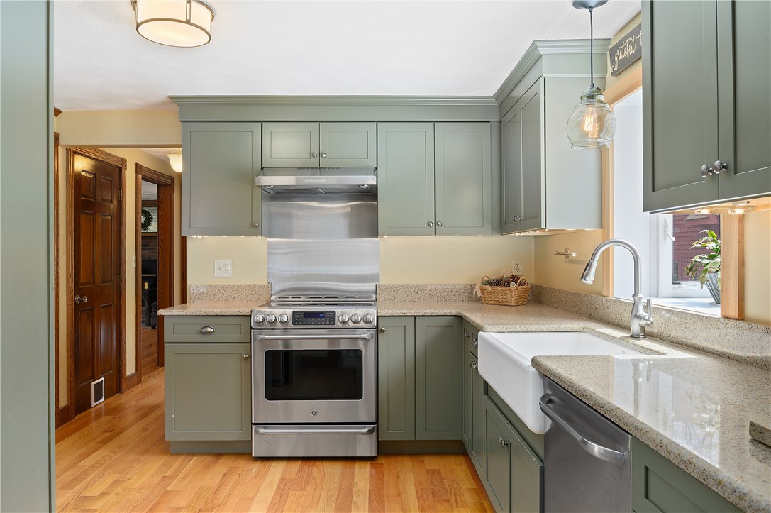 115 Log Road North Smithfield, RI 02830 - Photo 7 of 49