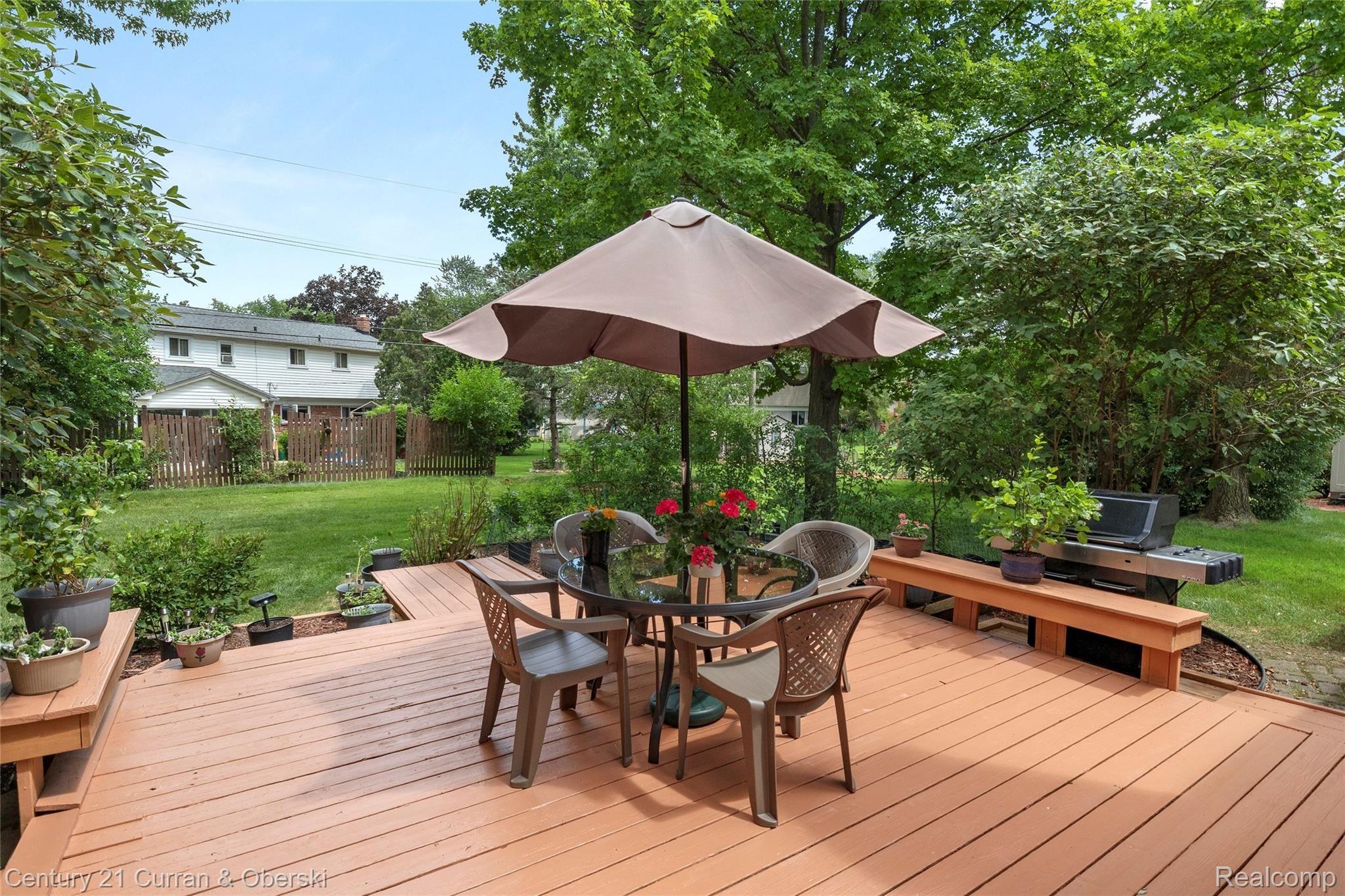 25446 Wykeshire Road Farmington, MI 48336 - Photo 38 of 38 40.jpg