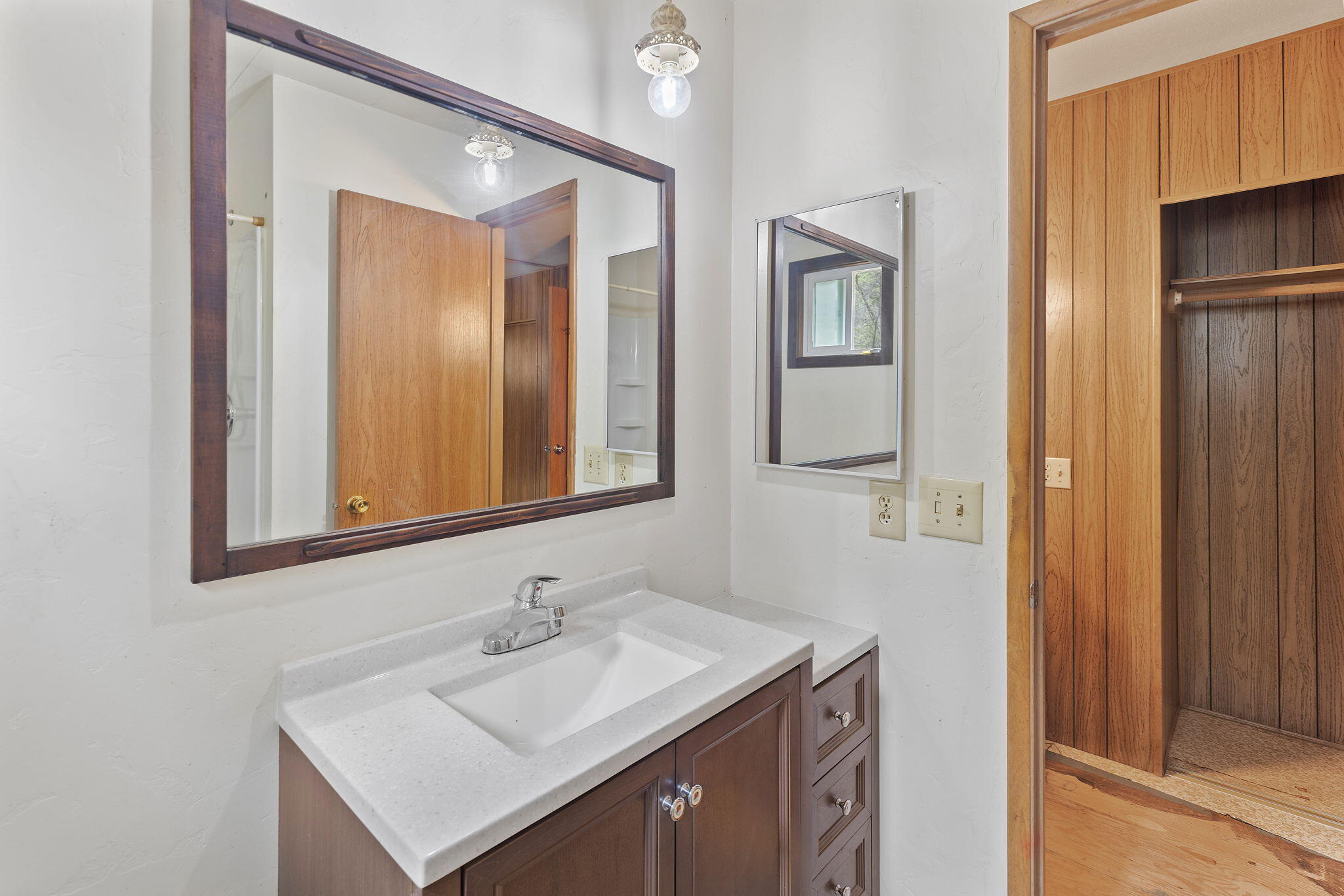 1111 Summit Loop Grants Pass, OR 97527 - Photo 23 of 41 New Vanity