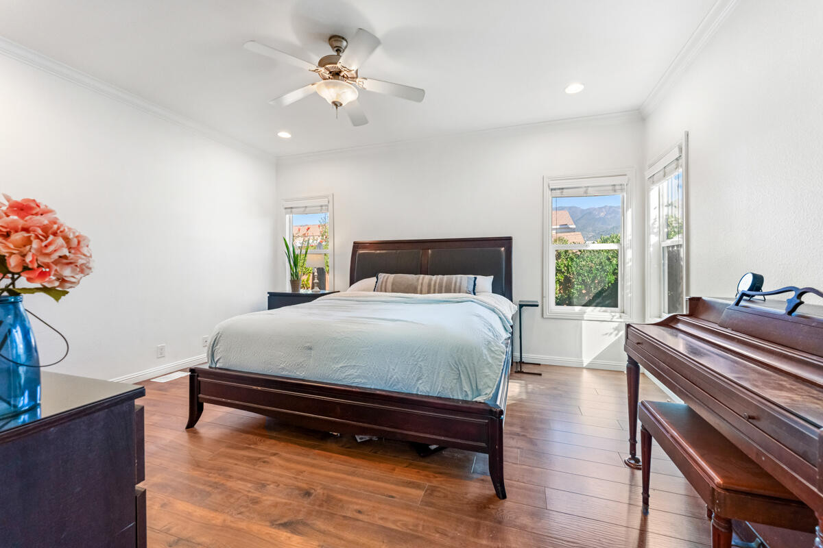 3950 Via Real, Unit 97 Carpinteria, CA 93013 - Photo 28 of 38 a bedroom with a bed and a chandelier