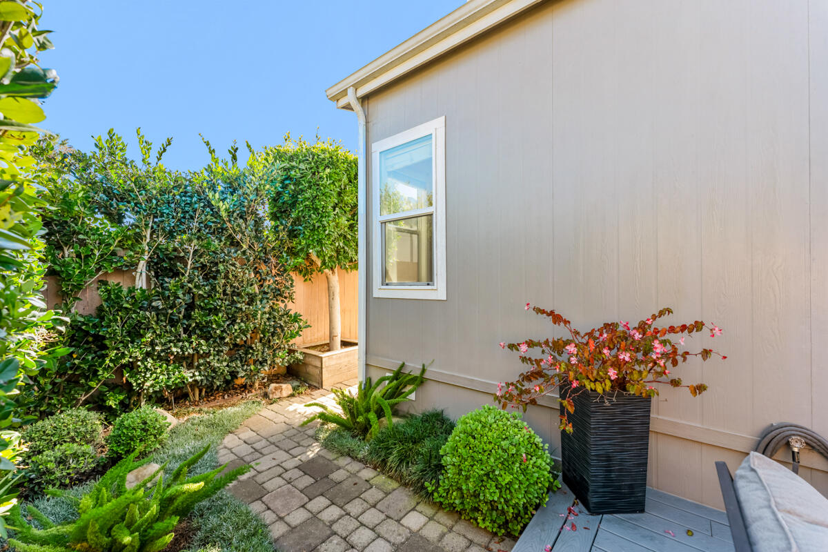 3950 Via Real, Unit 97 Carpinteria, CA 93013 - Photo 10 of 38 a front view of a house with a yard