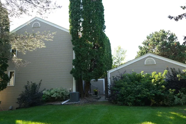 $234,900 | 4199 Knob Circle, Unit 102, Eagan, MN 55122