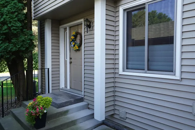 $234,900 | 4199 Knob Circle, Unit 102, Eagan, MN 55122