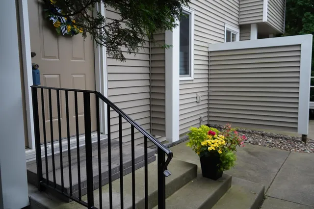 $234,900 | 4199 Knob Circle, Unit 102, Eagan, MN 55122