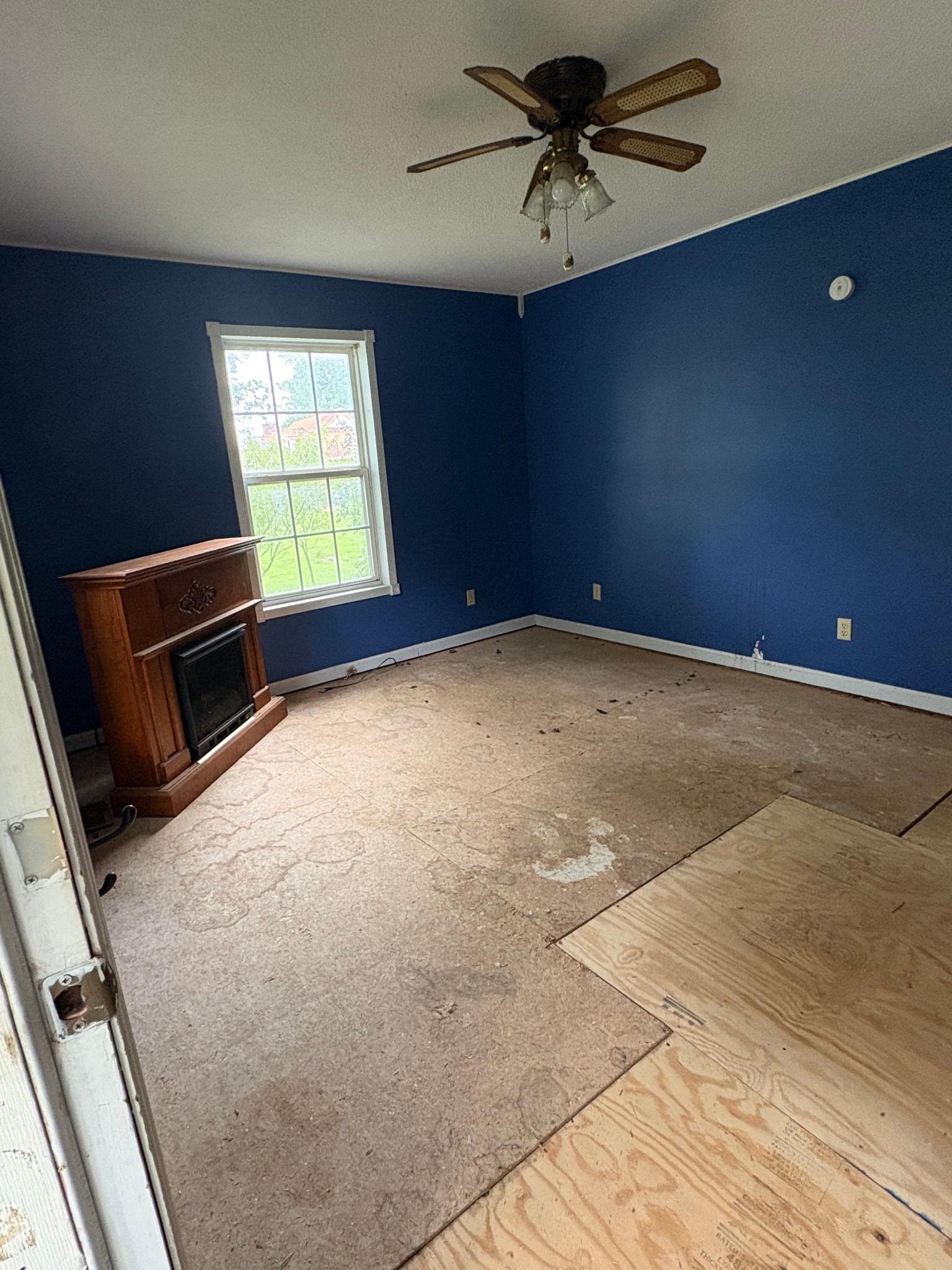2174 Pleasant Hill Road Lynchburg, TN 37352 - Photo 10 of 16 a view of an empty room with a window