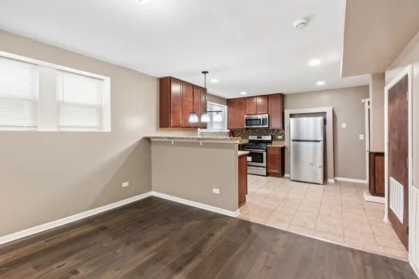 $1,250 | 323 Memorial Drive, Unit 1, Calumet City, IL 60409