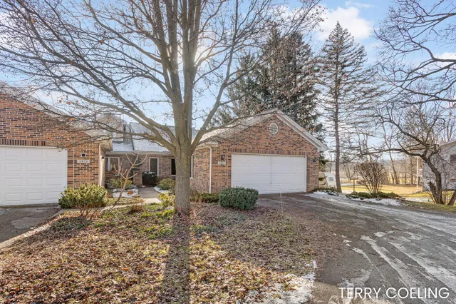 $334,900 | 2868 Grand Isle Drive Northeast, Belmont, MI 49306