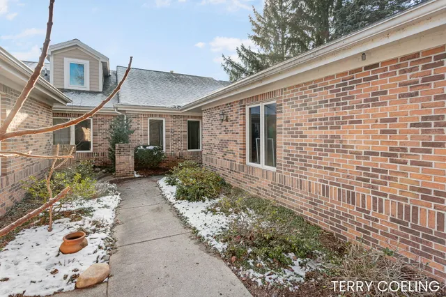 $334,900 | 2868 Grand Isle Drive Northeast, Belmont, MI 49306