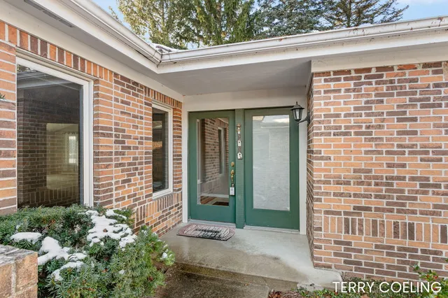 $334,900 | 2868 Grand Isle Drive Northeast, Belmont, MI 49306