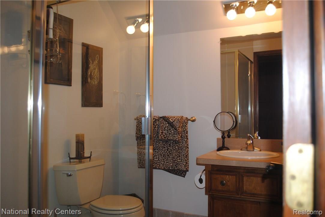 1769 Withey Road Columbus, MI 48063 - Photo 40 of 55 Another Spotless Full Bath!